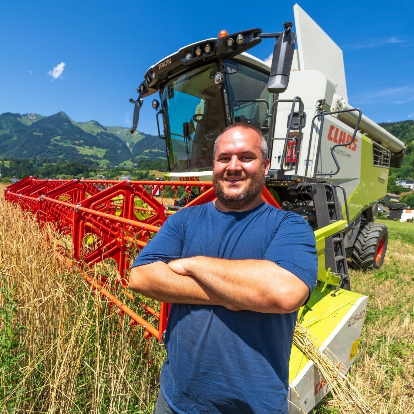15 Tonnen, 400 PS und ein Feld voller Dinkel