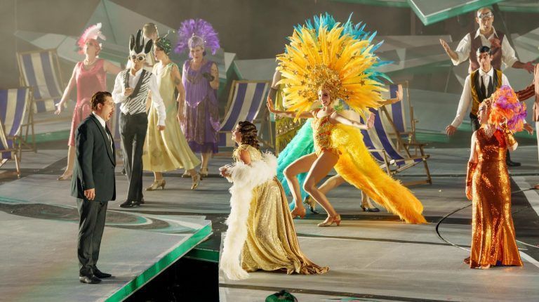 „La traviata“ glänzt im zerbrochenen Spiegel