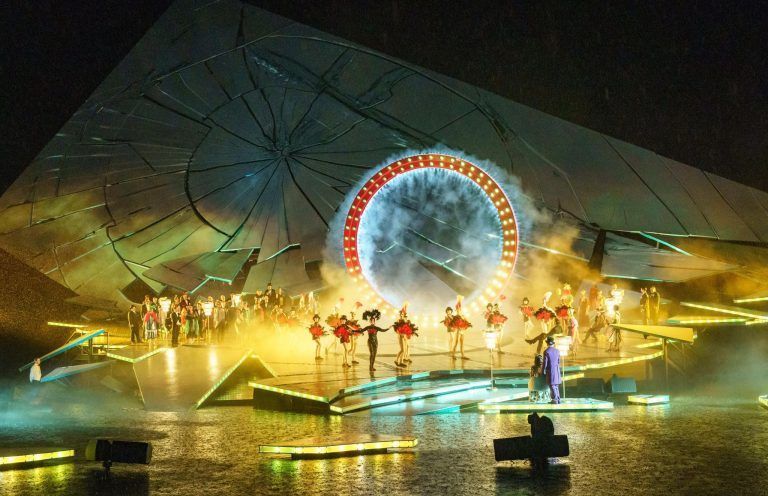 „La traviata“ glänzt im zerbrochenen Spiegel