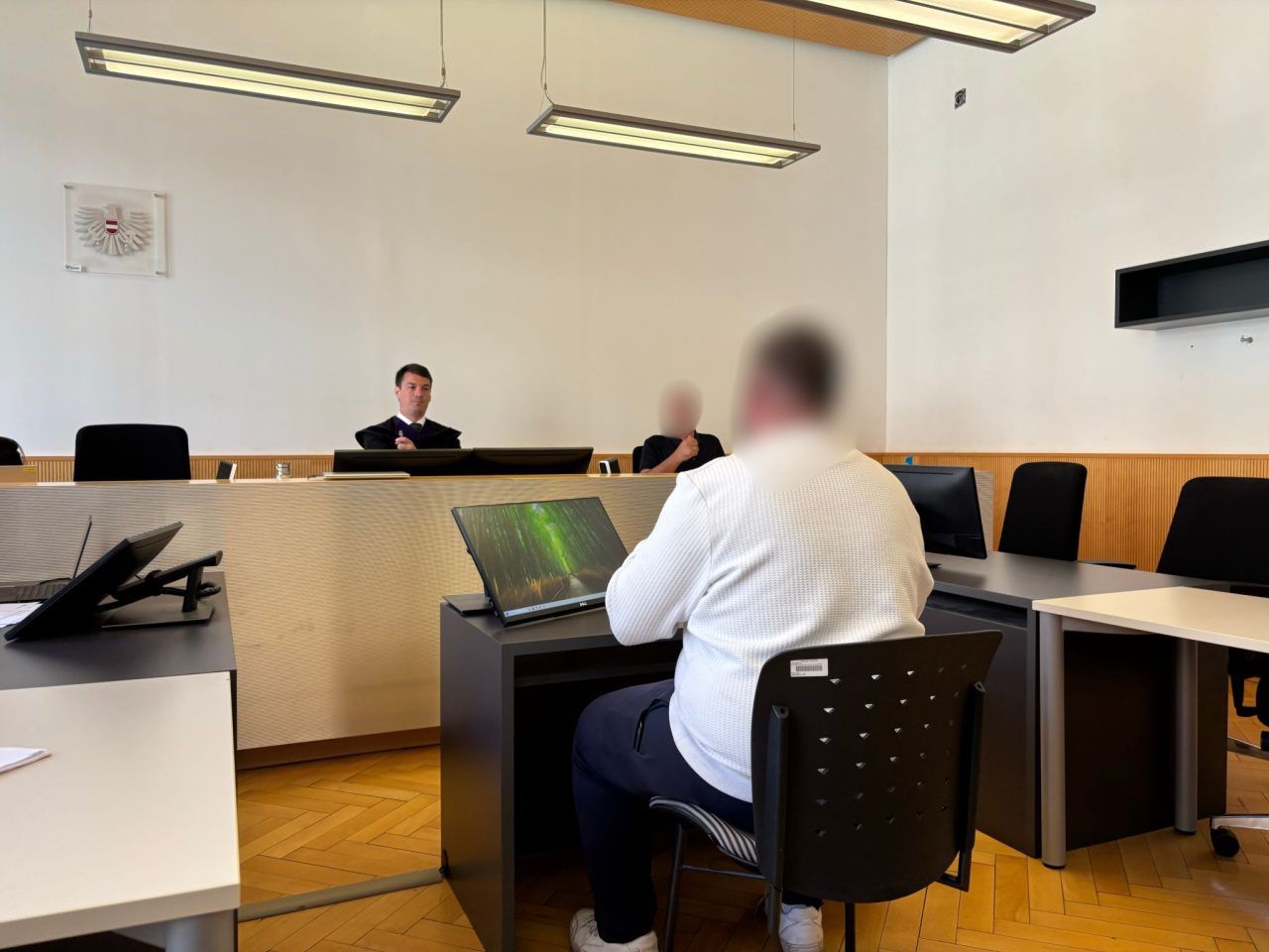 "Werde alles kaputtschlagen": Angeklagter hinterfragt Zeugen im Prozess um gefährliche Drohungen