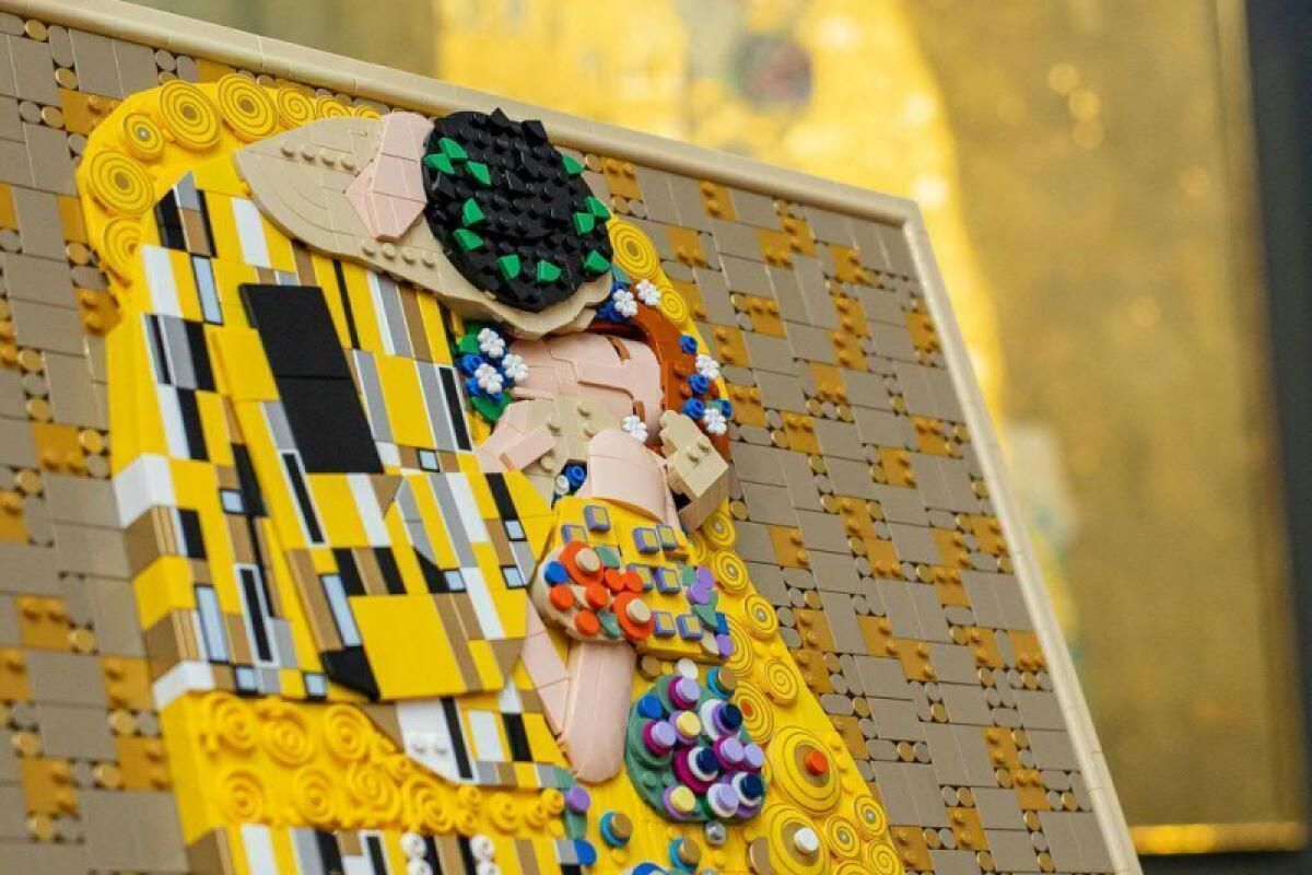 Gustav Klimts Gemälde "Der Kuss" als Lego-Bauset