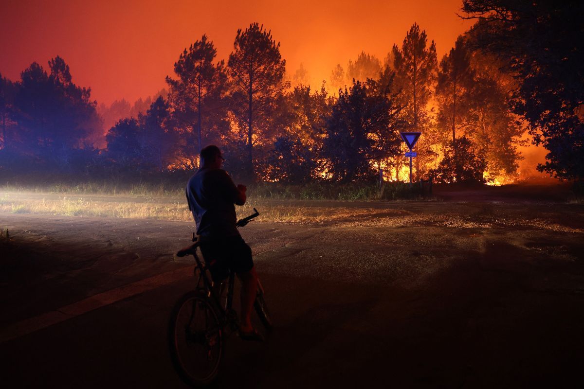 20.000 Touristen wegen Waldbrand in Frankreich evakuiert