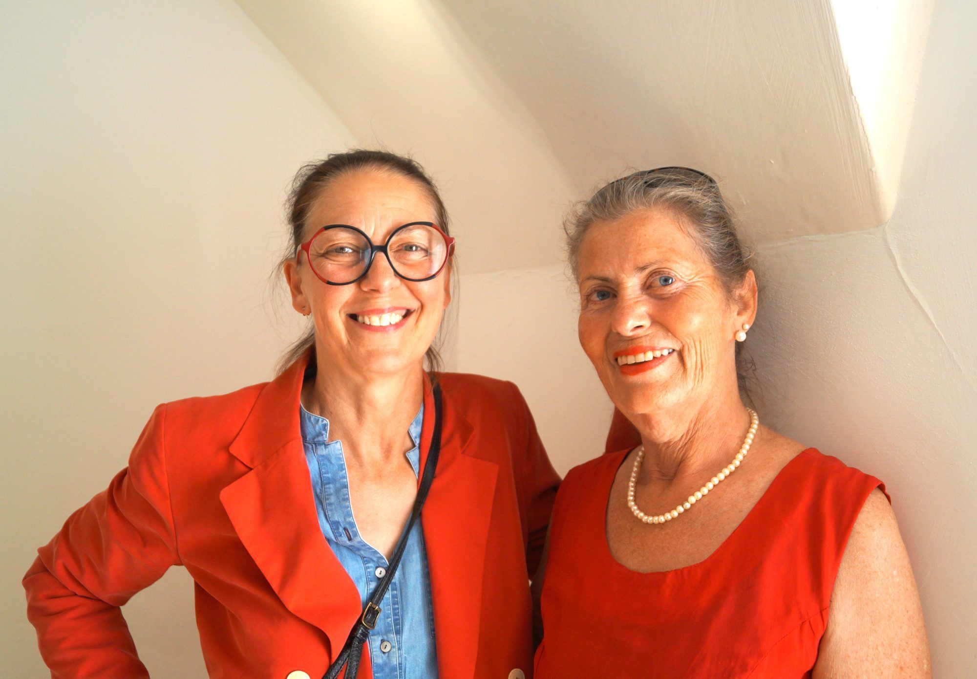 Schneiderin Stephanie Wladika und Brigitte Schedler waren sehr interessiert