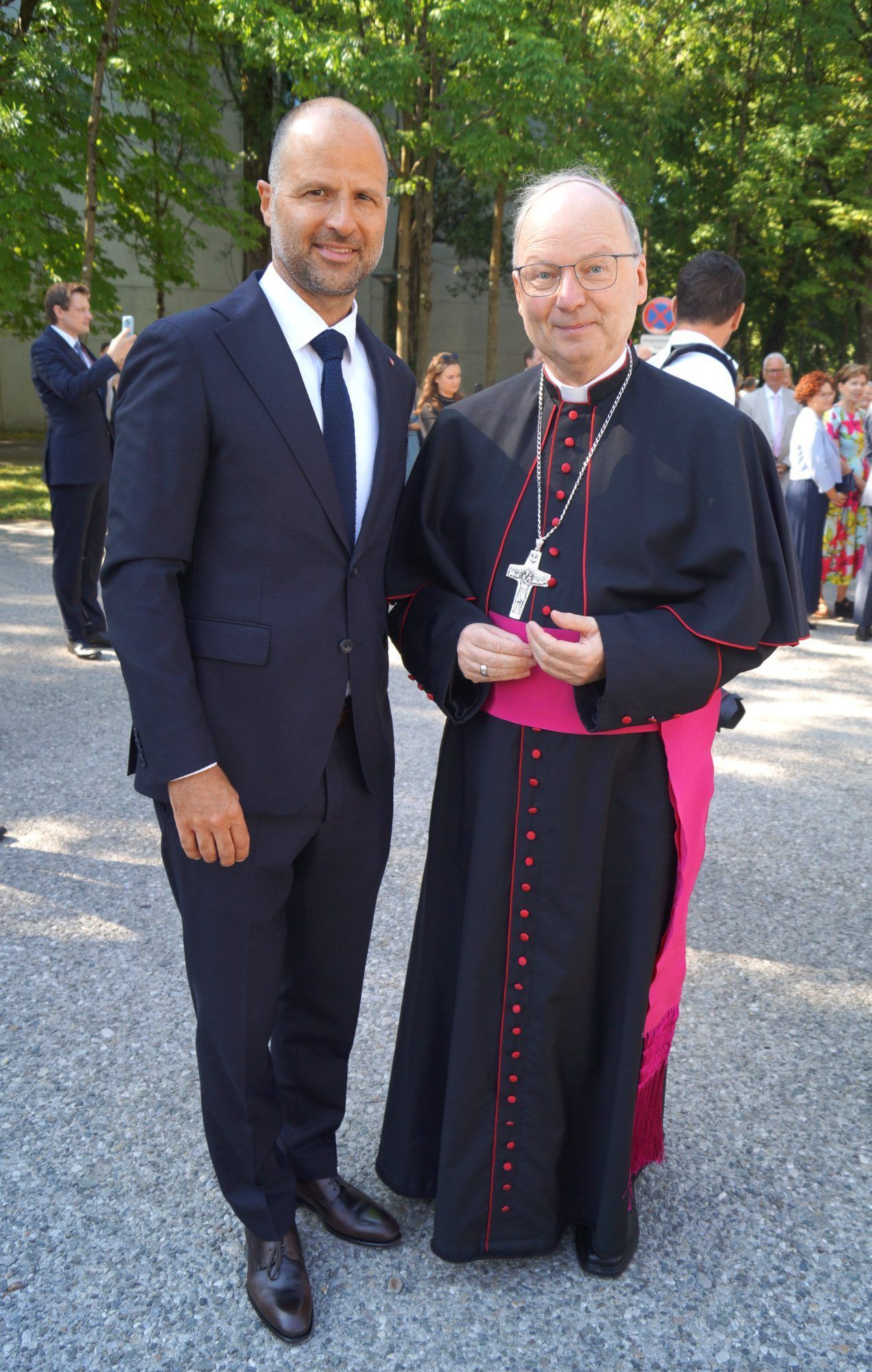 Marco Tittler und Bischof Benno Elbs