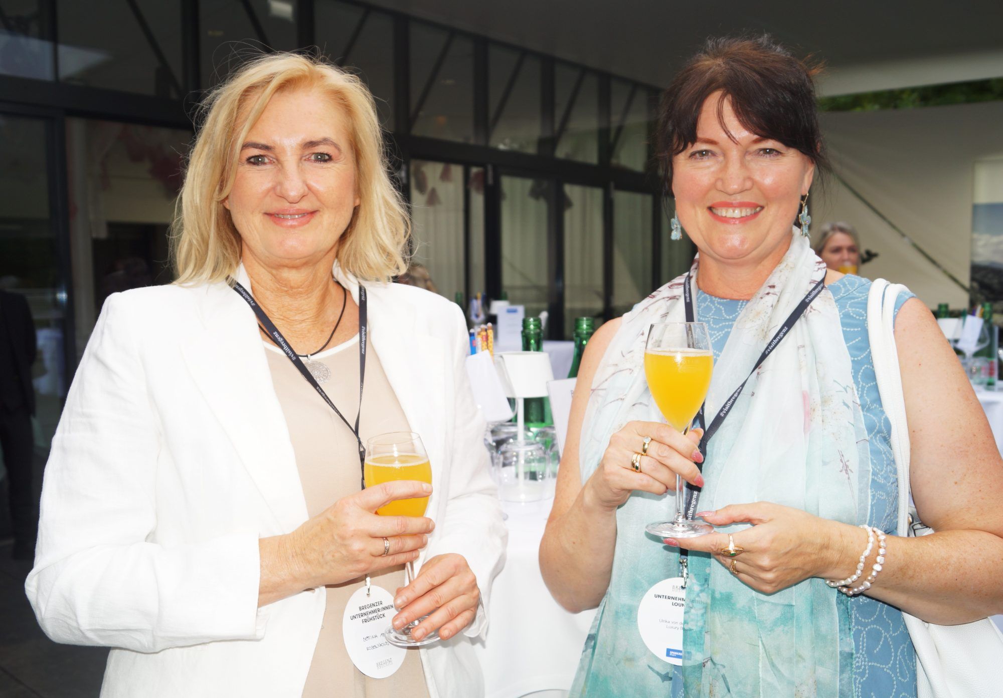 Bettina Abendroth von Rosengold amüsierte sich mit Ulrika von der Thannen (Heimtextilien)