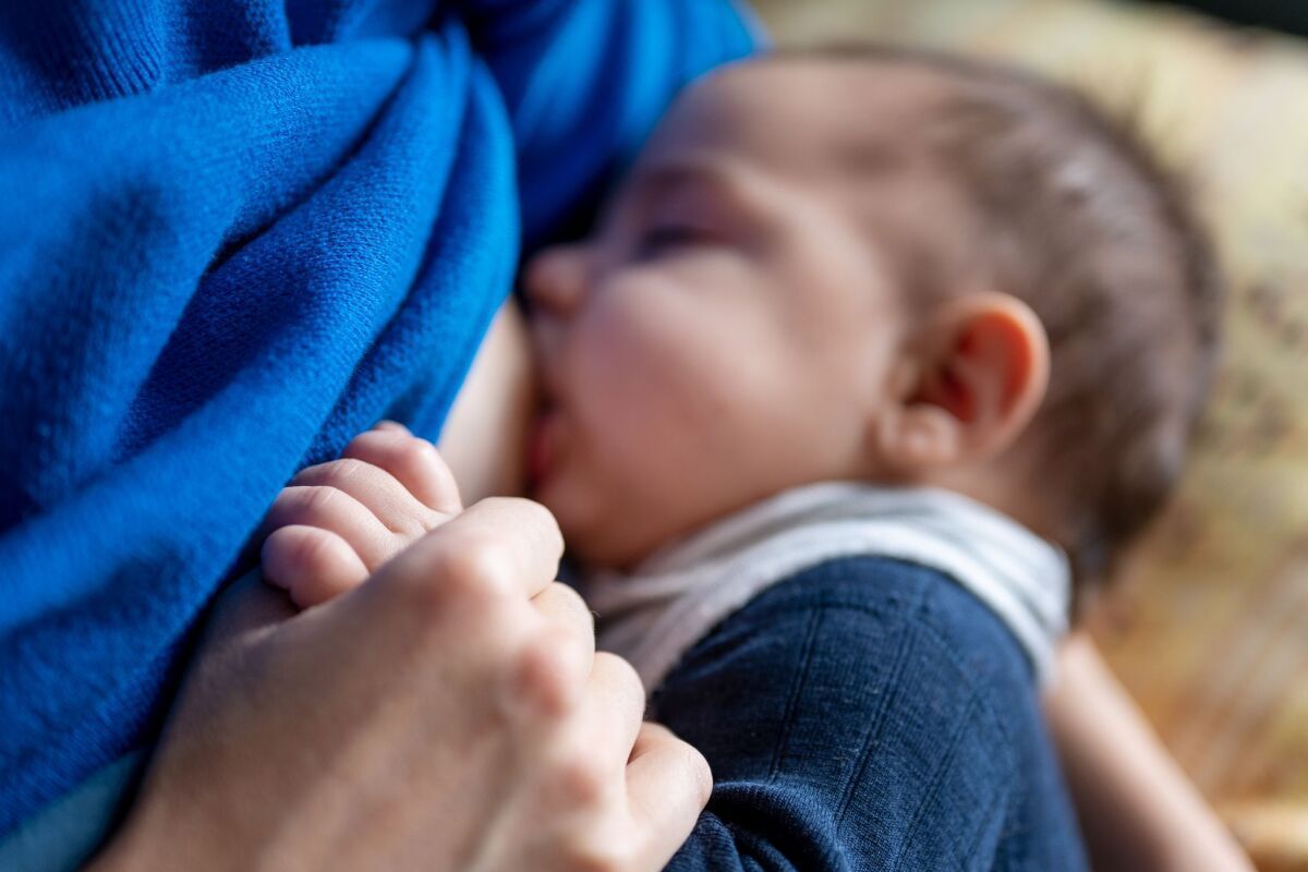 19 Prozent lehnen öffentliches Stillen von Babys ab eins ab