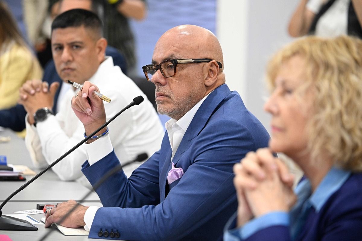 Regierung und Opposition in Venezuela begannen Dialog