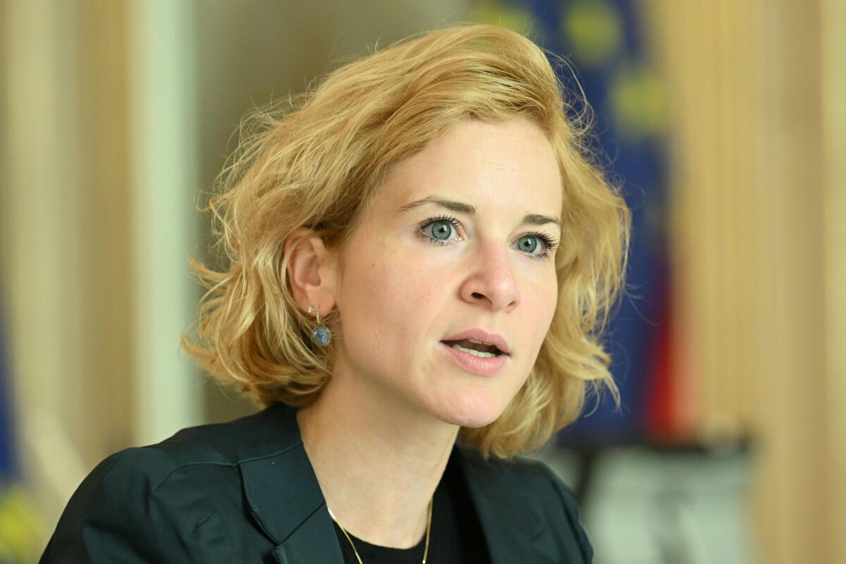 Frauenministerin drängt auf Lohntransparenz
