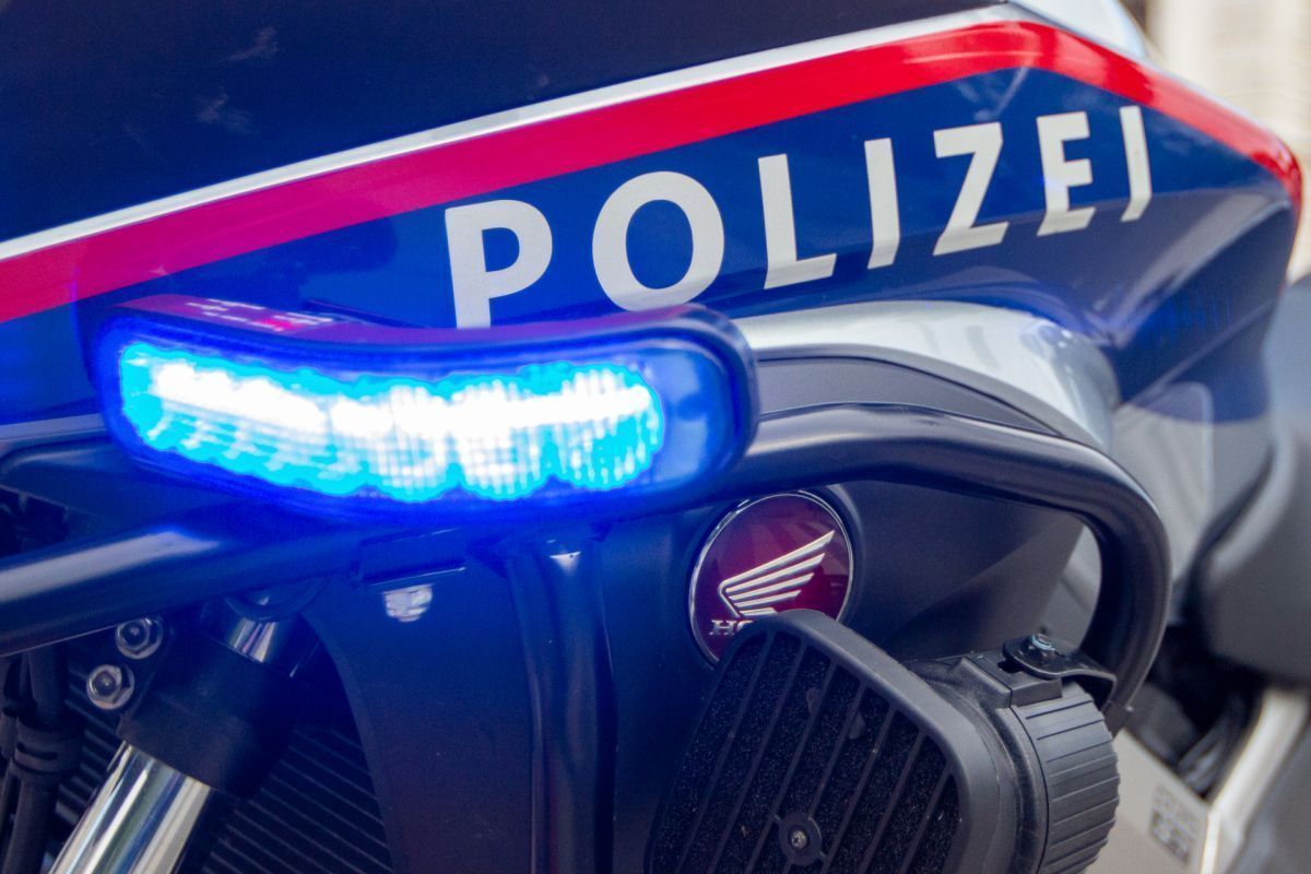 15-Jährige bei Kollision mit Polizei-Motorrad verletzt