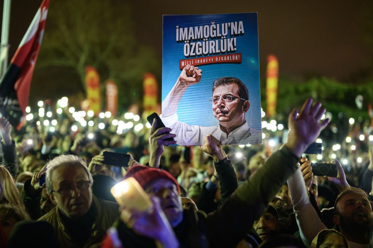Istanbuls inhaftierter Bürgermeister geht zu neuer Partei