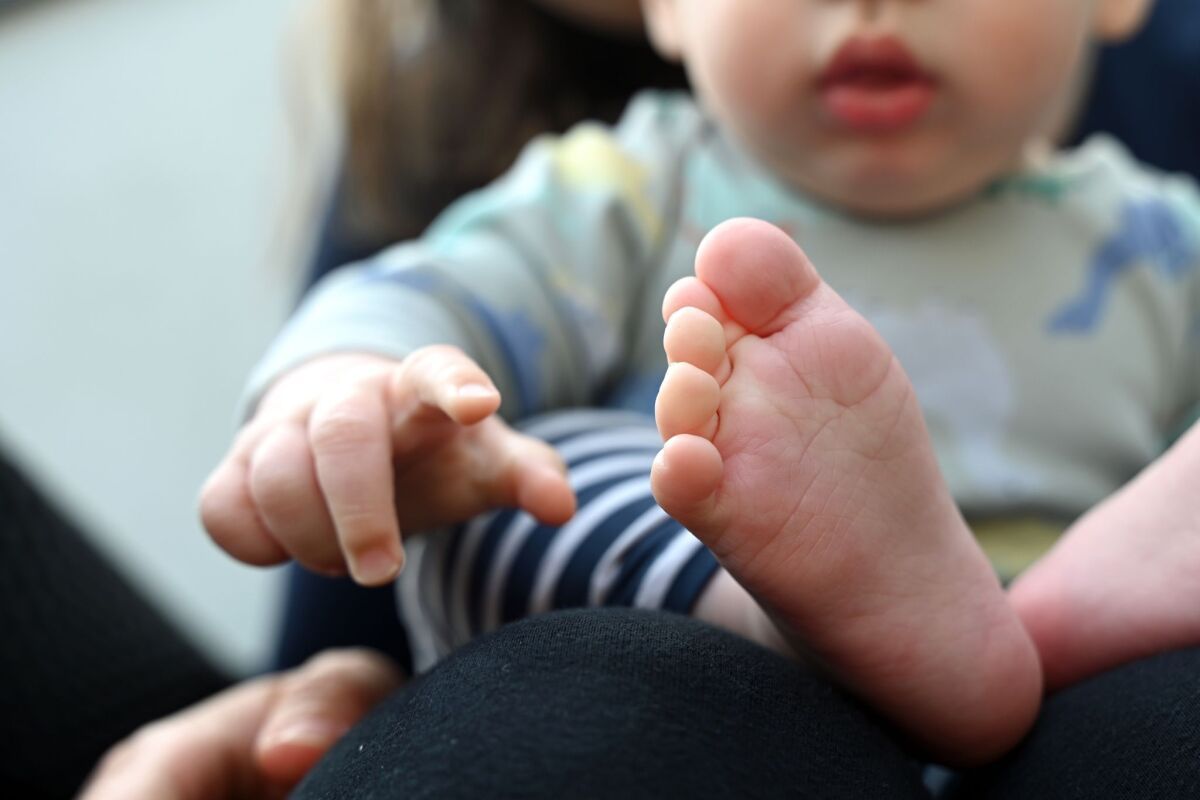 Nicht jede Babytrage passt von Anfang an