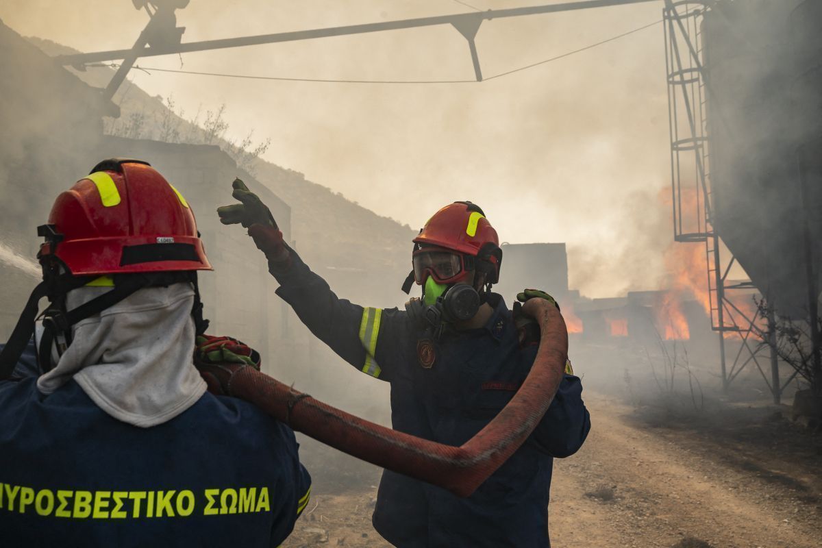 Evakuierungen auf Chalkidiki wegen großen Waldbrands