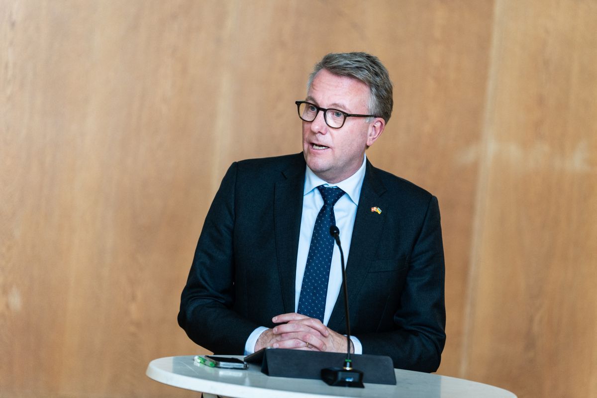 Dänischer Migrationsminister besucht Karner in Wien