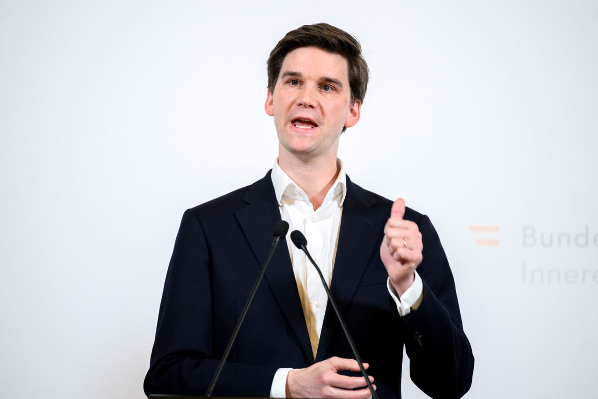 NEOS machen Druck für Postenvergabe-Reform