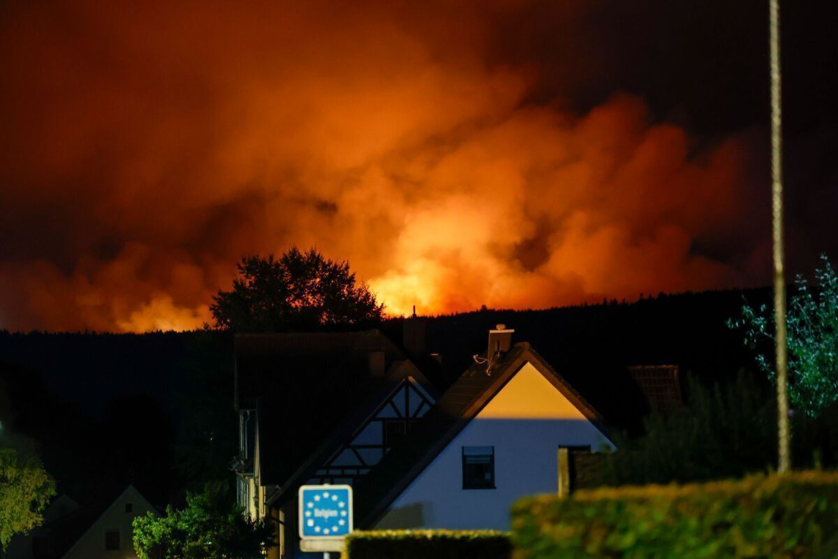 Feuer in belgischem Naturschutzgebiet tobt weiter