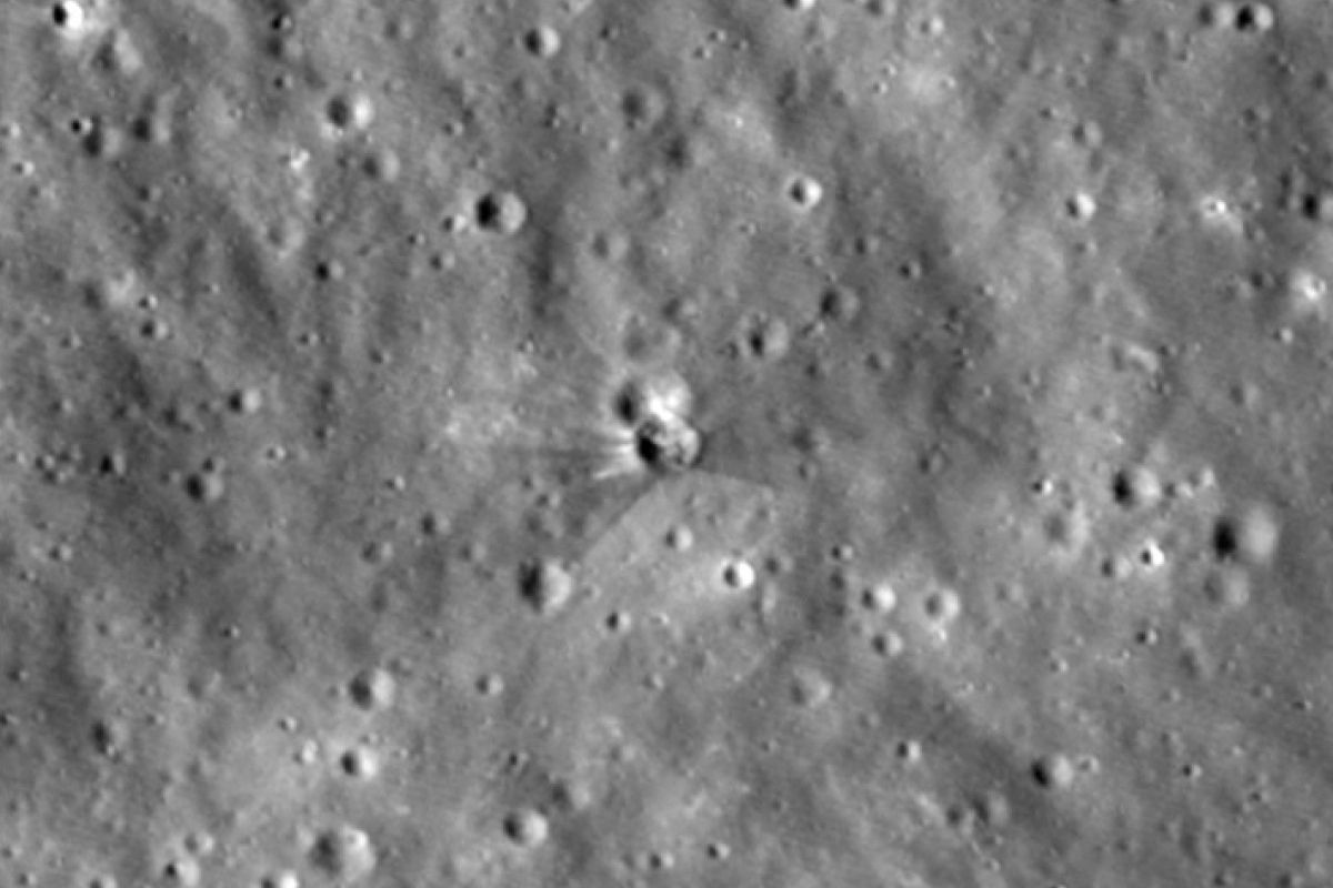 NASA-Bilder von Krater des SpaceX-Teils auf dem Mond