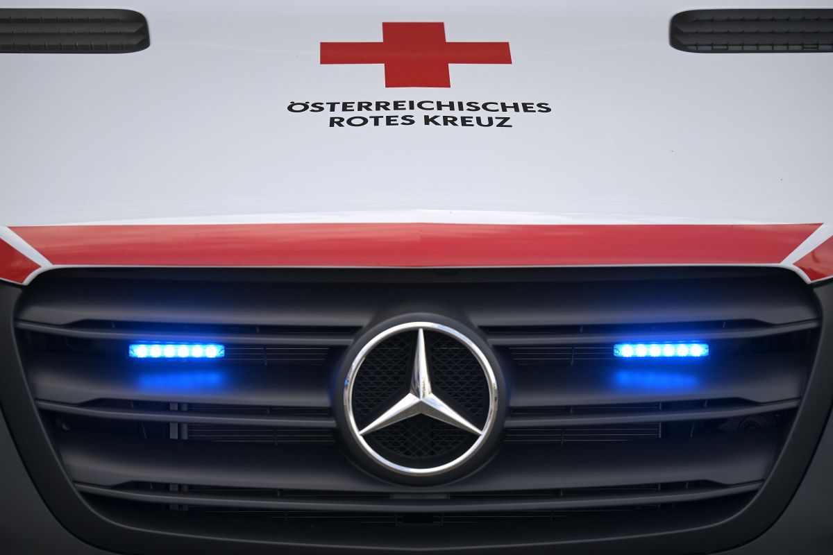 Kran in OÖ umgestürzt: Eine schwer verletzte Person