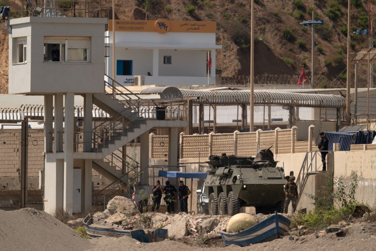 Spanien errichtet zwei Flüchtlingslager in Ceuta