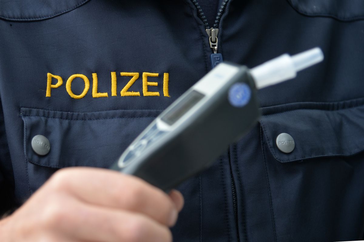 Alkolenker überschlägt sich in Oberösterreich mit Pkw