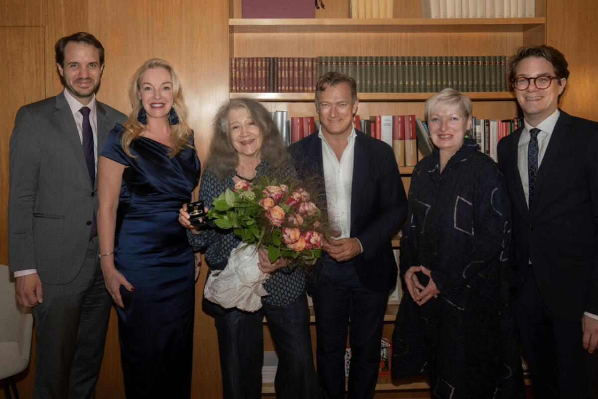 Pianistin Martha Argerich mit Festspielnadel geehrt