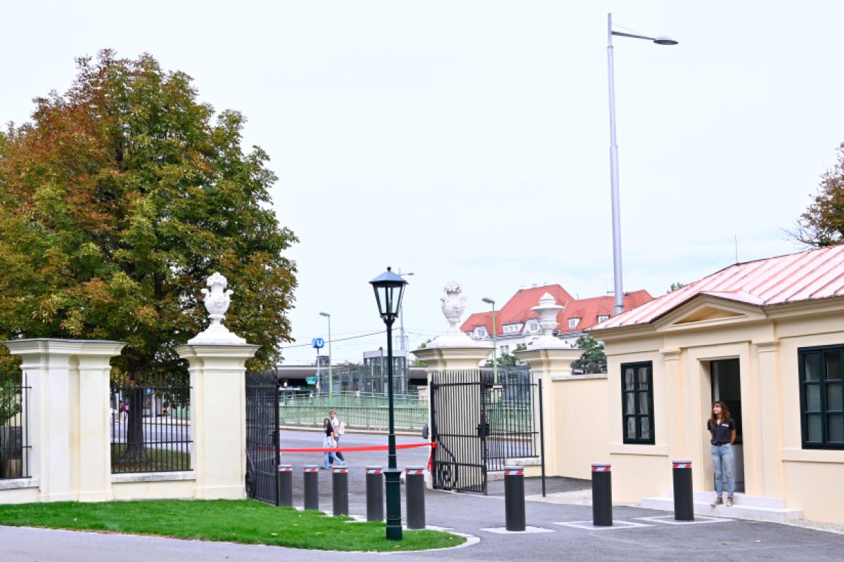 Öffnung des Engelstors in Schönbrunn
