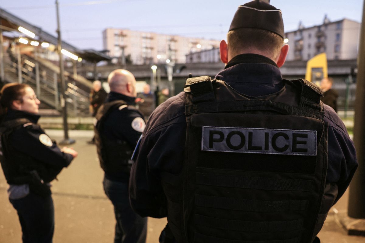58 Migranten in Lastwagen in Paris gefunden
