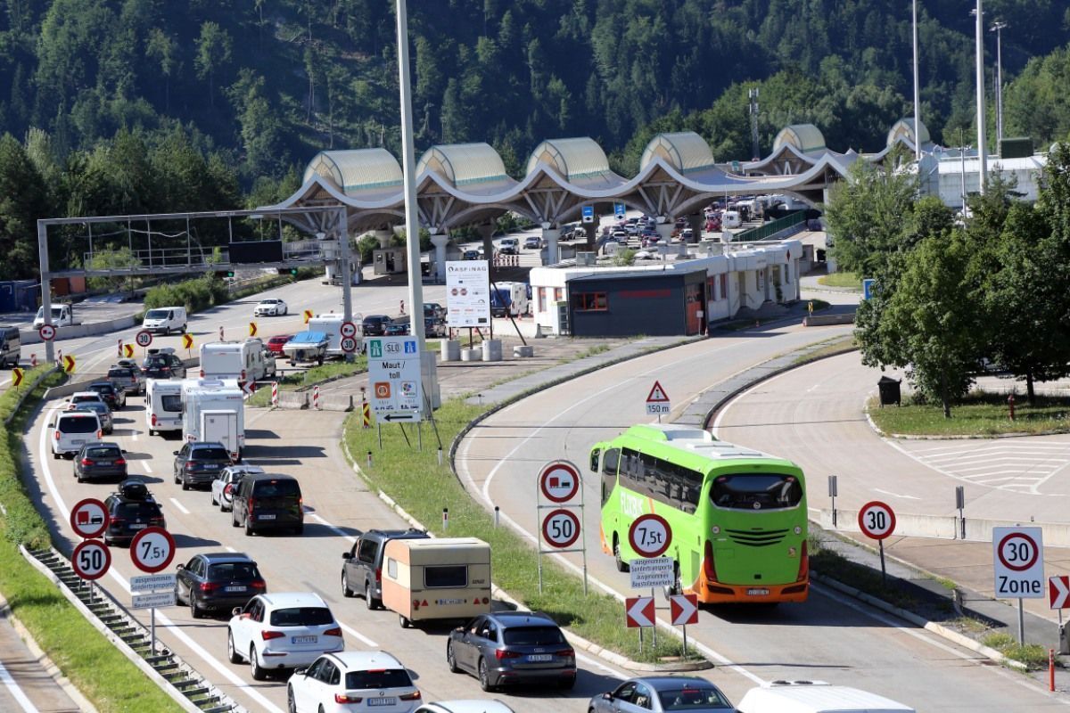 Drei Verletzte nach Auffahrunfall im Karawankentunnel