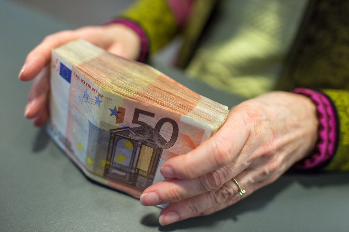 Obdachloser verteilte an Passanten in Italien tausende Euro