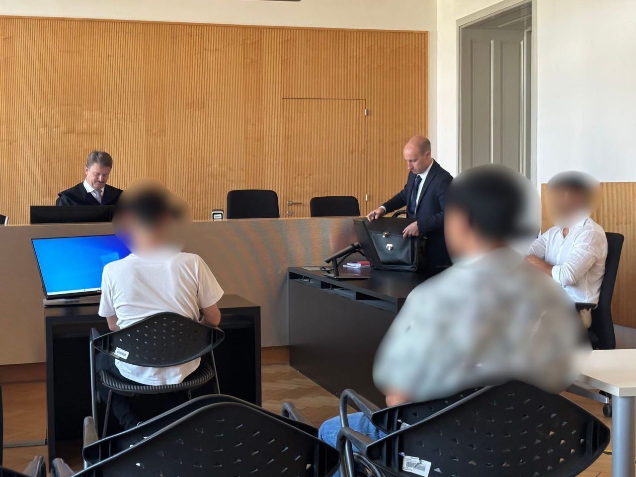 Gras an Minderjährige, dann schildert Zeuge Sexangebot
