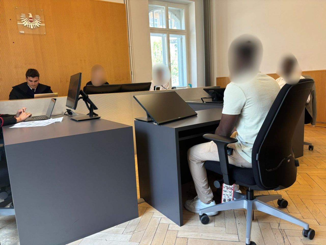 Deutschprüfung, falsche Asylkarte und ein unbekannter Bekannter