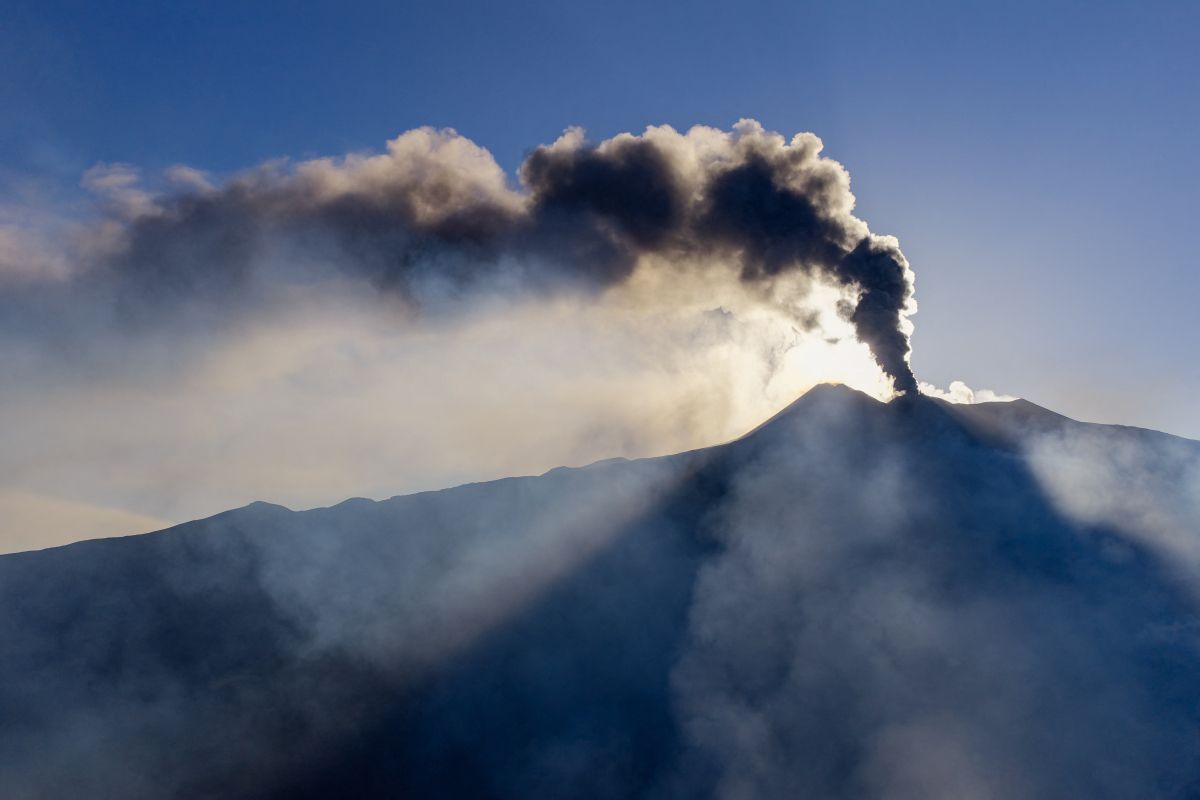 Vulkan-Ausbruch führt zu Reise-Chaos in Sizilien