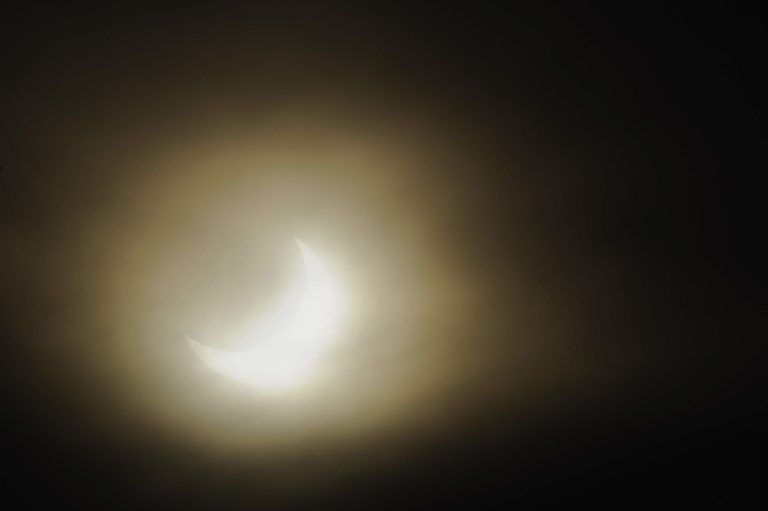 Der Vorarlberg-Check zur Sonnenfinsternis: Zeitfenster, Sichtpunkte und Schutz