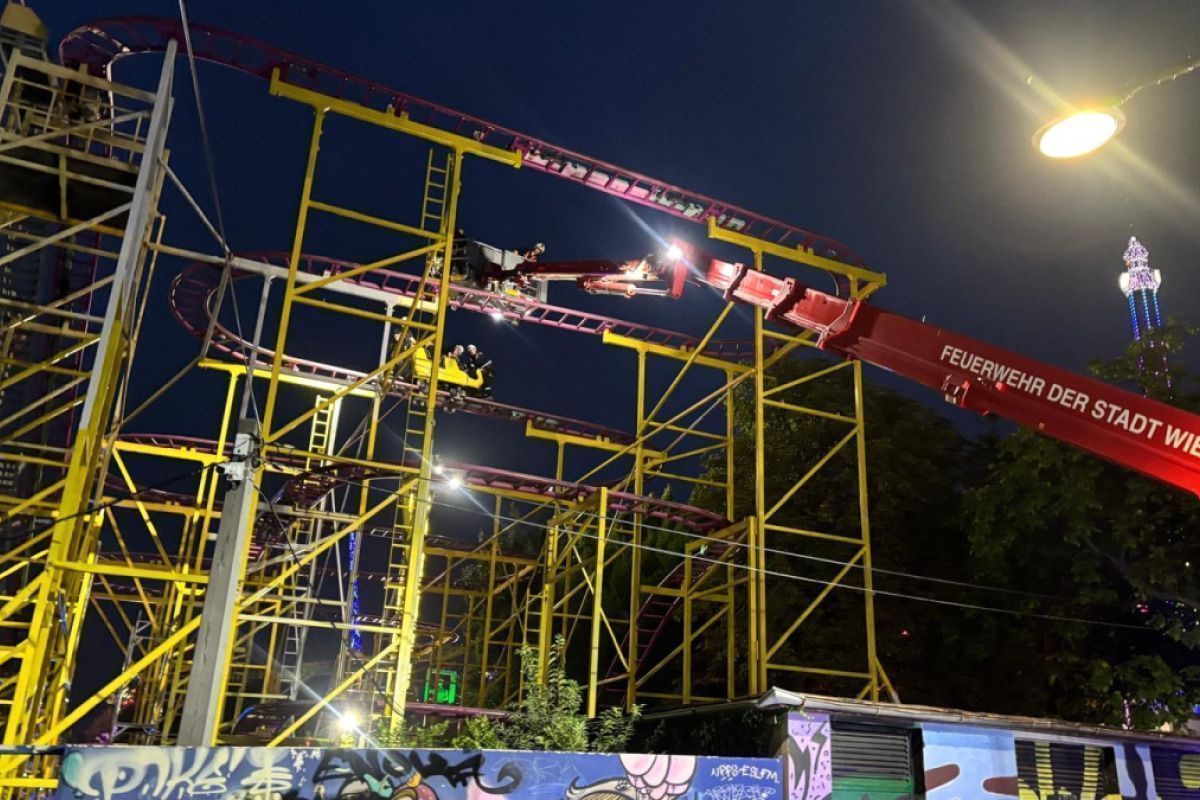 Feuerwehr rettete Personen aus "Wilder Maus" im Prater