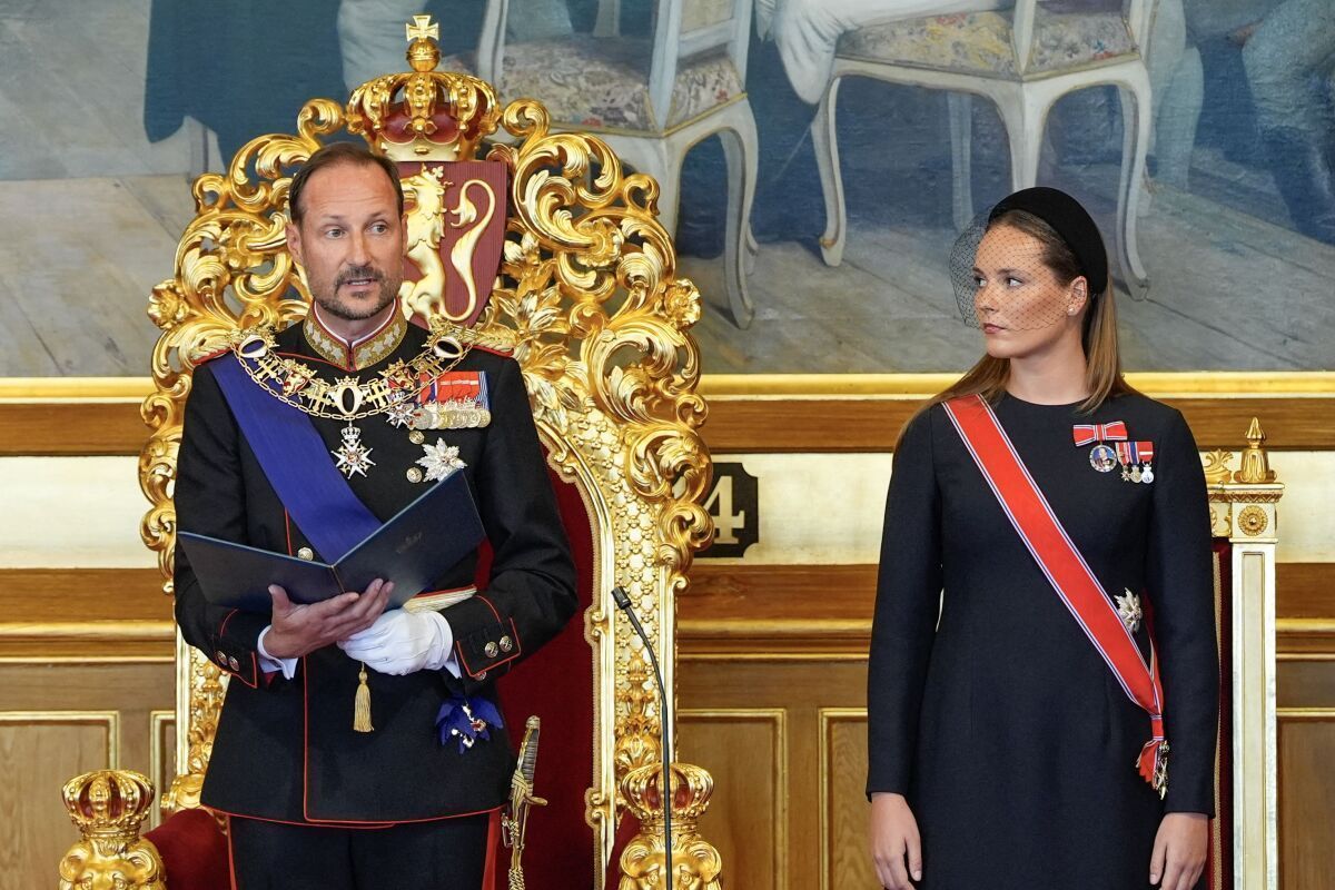 Norwegens neuer König Haakon VIII. auf Verfassung vereidigt