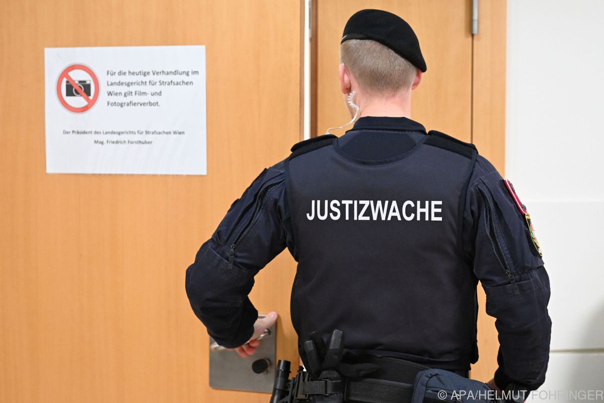Nach Bluttat auf Wiener Friedhof auch Freundin angeklagt