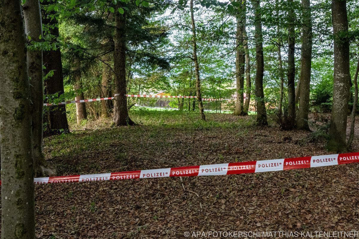 Mordalarm in Vöcklabruck: Kinder finden Frauenleiche