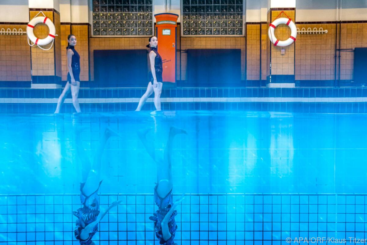 Beim Neujahrskonzert 2027 wird synchrongeschwommen