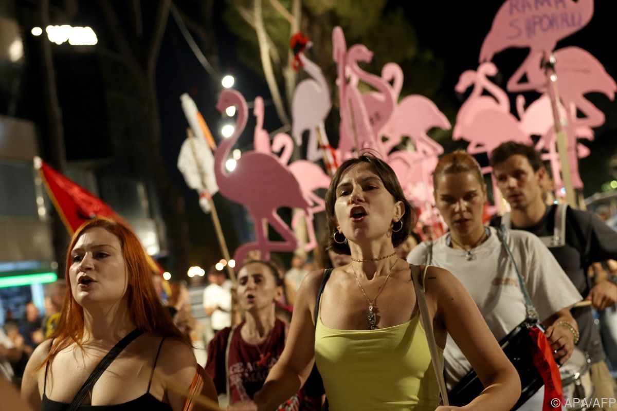 Umwelt-Proteste in Albanien gehen in den 100. Tag