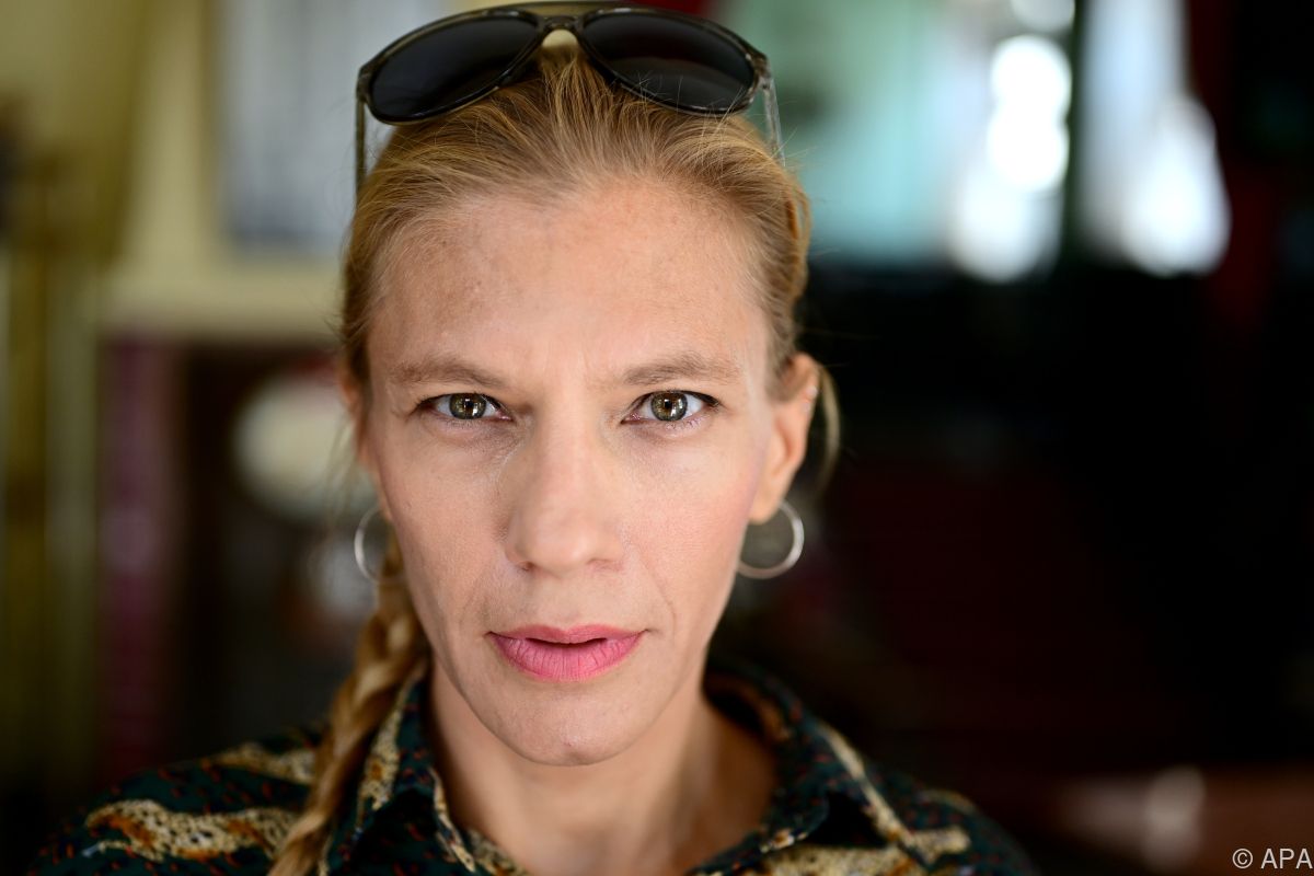 Philosophin Lisz Hirn: "Plötzlich geht es wieder um Gewalt"