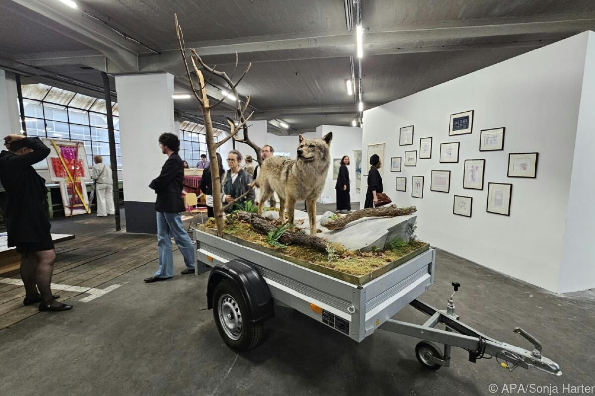 Erste Astoria Artshow in alter Garage beeindruckt