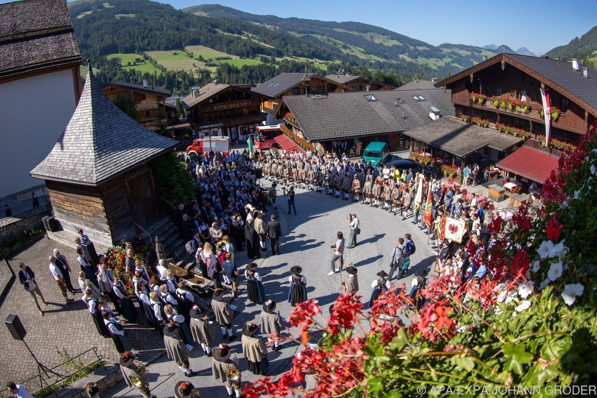 Brenner-Archiv: KI an 12.000 Alpbach-Fotos getestet
