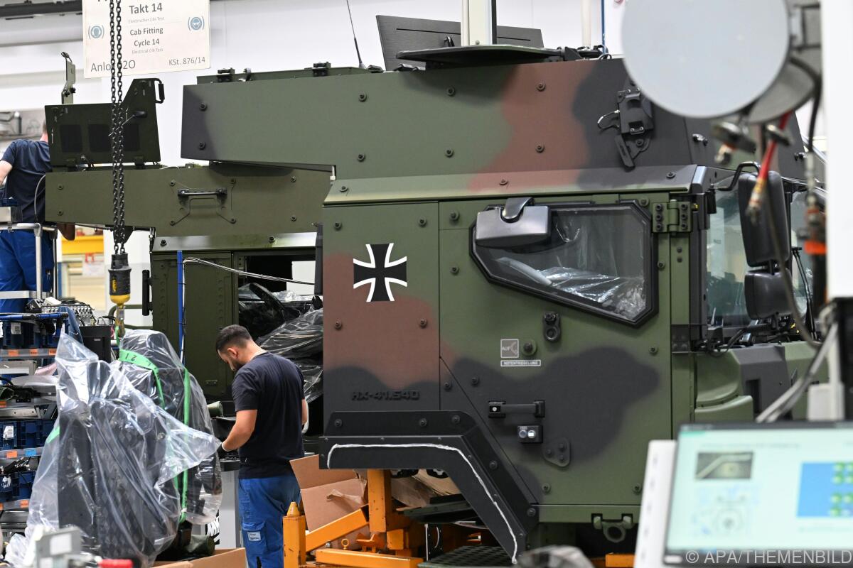 Kanzler Stocker besichtigte Rheinmetall-Standort in Wien