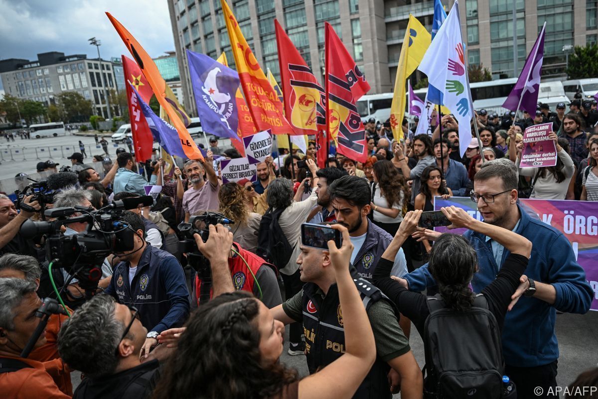 150 Menschen wegen LGBTQ+-Protesten in Türkei festgenommen