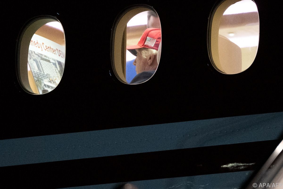 Zeigen Fotos Trump mit Bildern von Kennedy-Center-Abriss?