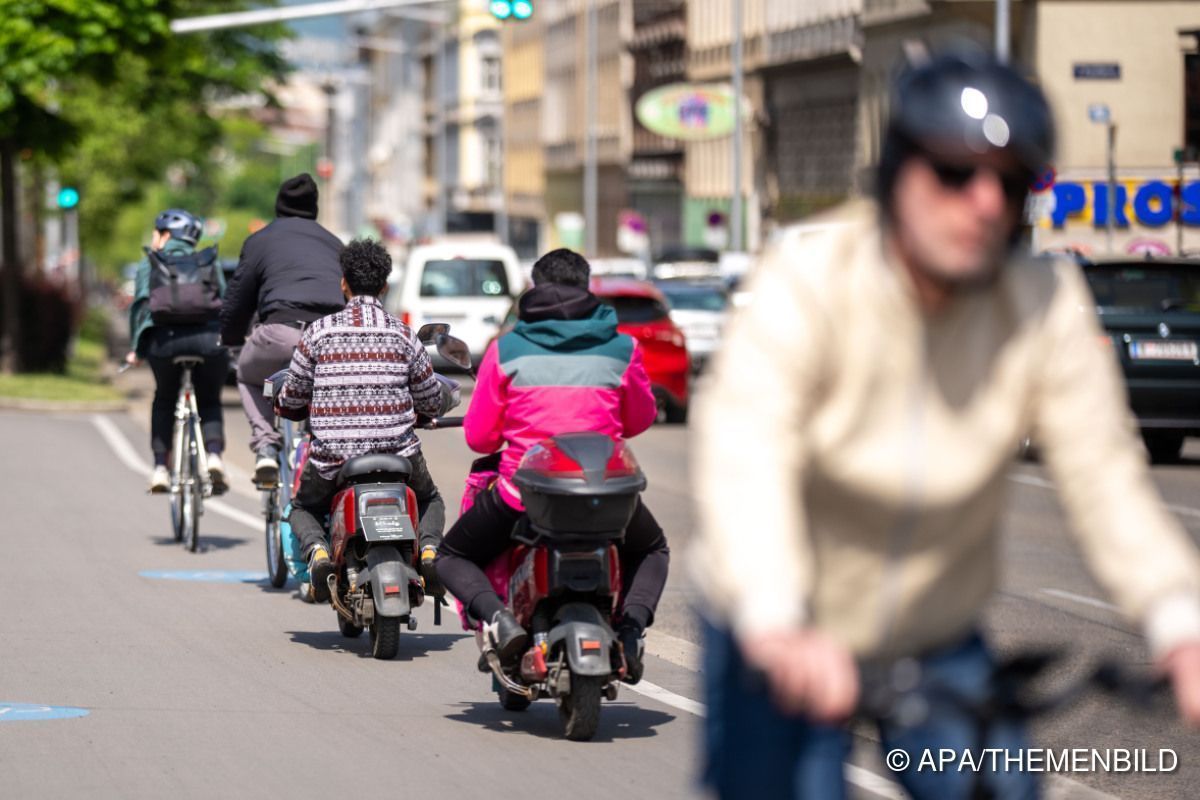 Polizei setzt bei Radweg-Verbot für E-Mopeds auf Information