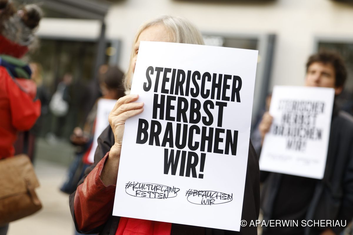 steirischer herbst-Tanzproduktion - Ekstase und dunkle Seite