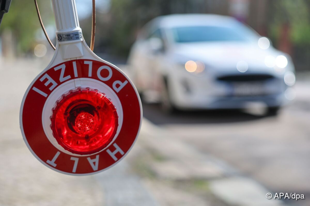 Raser drängelte hinter Zivilstreife auf Kärntner A2