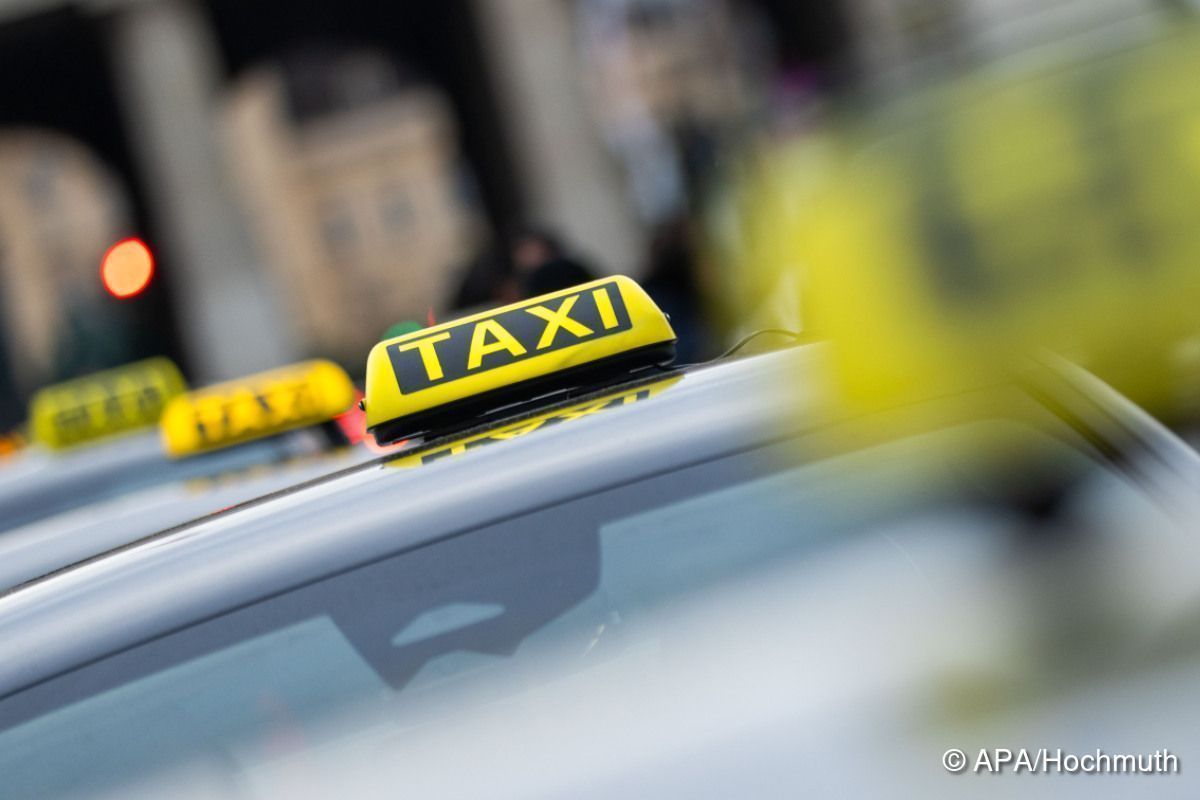 Betrunkener Wiesn-Besucher bedrohte Taxifahrer mit Axt