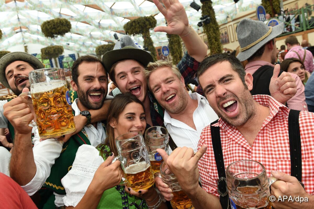 Oktoberfest in München zur Halbzeit mit Besucherplus
