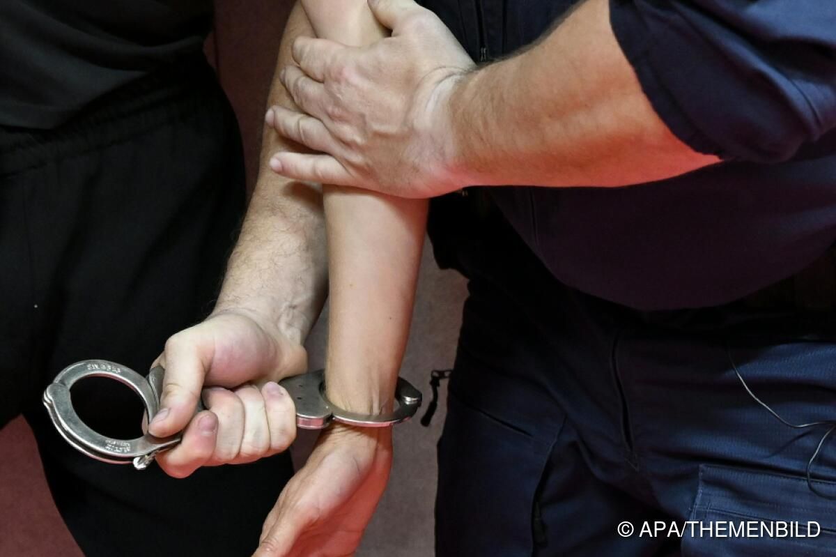 Mann offenbar über mehrere Wochen mit Gewalt an Partnerin